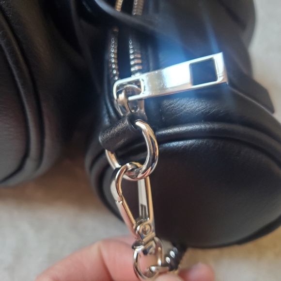 Zara regular & mini duffel bags - Picture 3 of 5